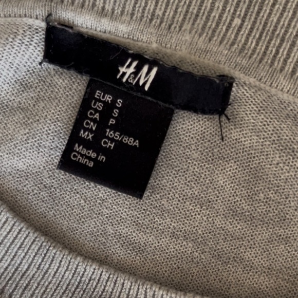H&M Light Gray Sweater with Sequin 58 - Picture 6 of 8